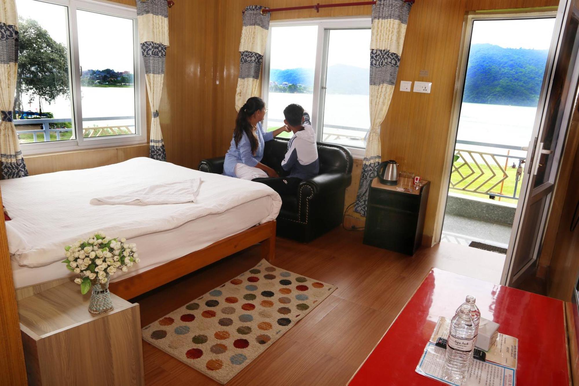 Hotel Waterside Pokhara Exterior photo