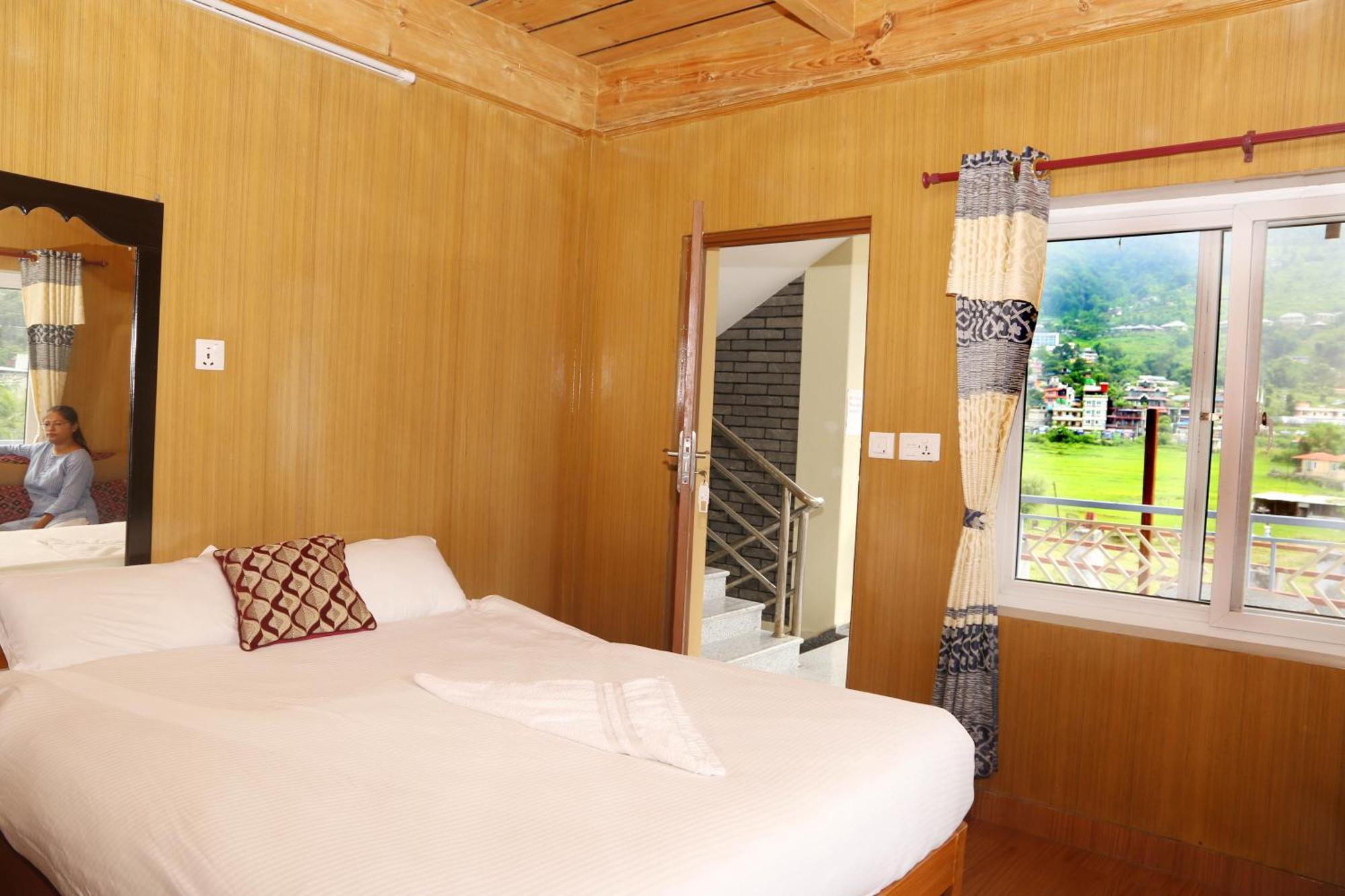 Hotel Waterside Pokhara Exterior photo