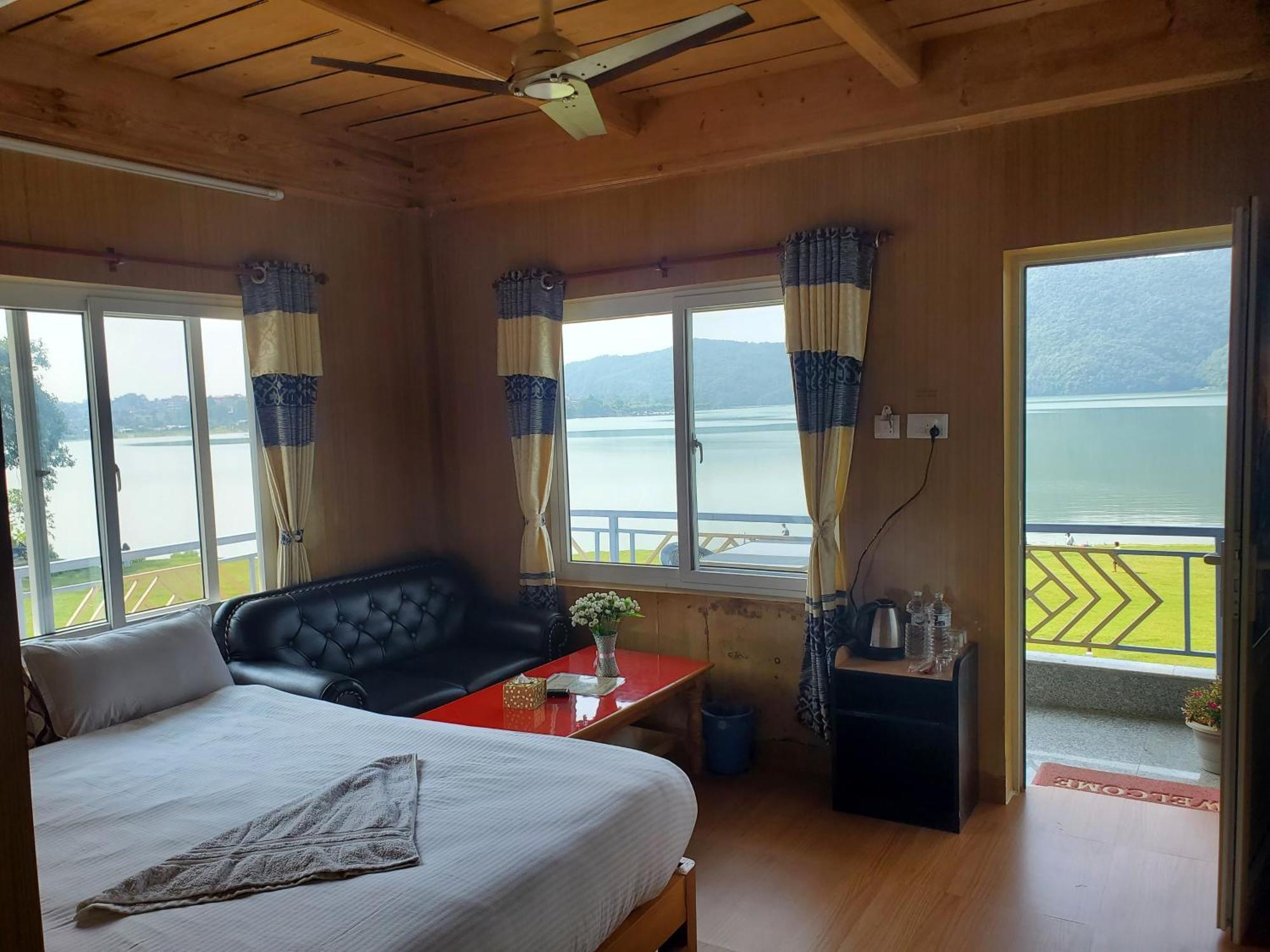 Hotel Waterside Pokhara Exterior photo